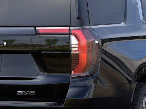 New 2026 GMC Yukon Denali Ultimate w/ LPO, Floor Liner Package AWD/4WD image 11