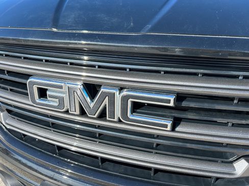 Used 2020 GMC Terrain SLE w/ Driver Convenience Package image 3