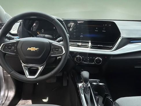 Used 2025 Chevrolet Trax LT w/ Driver Confidence Package FWD image 11