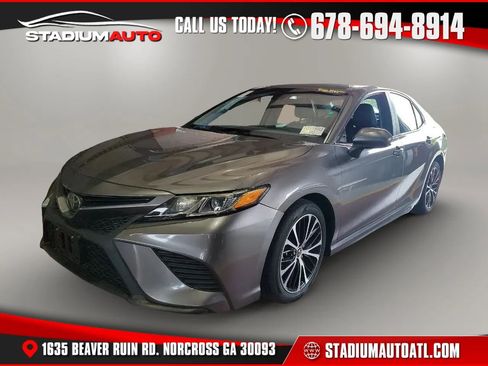 Used 2019 Toyota Camry SE FWD image 1