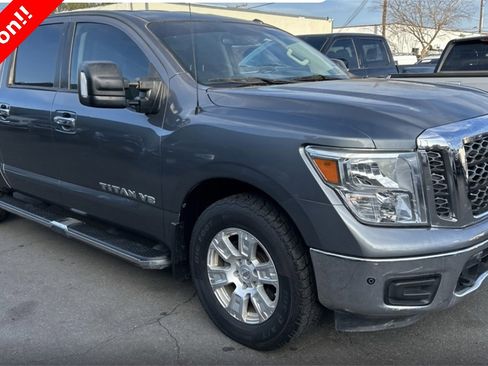 Used 2018 Nissan Titan SV w/ SV Convenience Package image 1