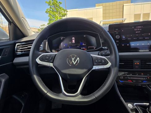 Used 2025 Volkswagen Jetta SE FWD image 30