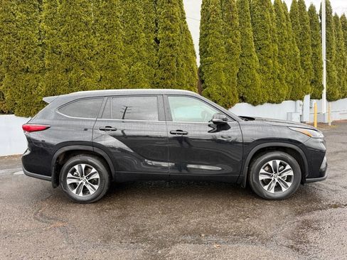 Certified 2023 Toyota Highlander XLE image 12