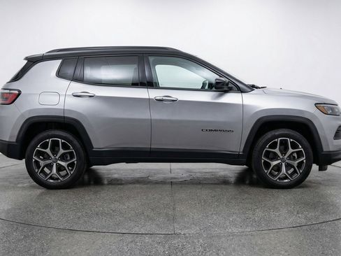 Used 2025 Jeep Compass Limited AWD/4WD image 11