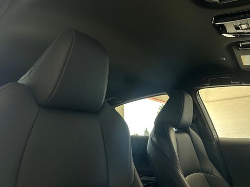 Used 2023 Toyota Venza XLE AWD/4WD image 16