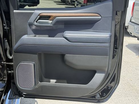 Used 2023 Chevrolet Silverado 1500 High Country w/ High Country Premium Package AWD/4WD image 39