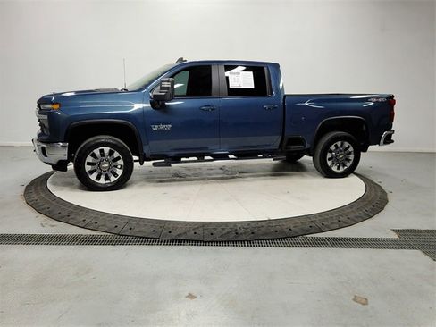 Used 2024 Chevrolet Silverado 2500 LT w/ Texas Edition image 4