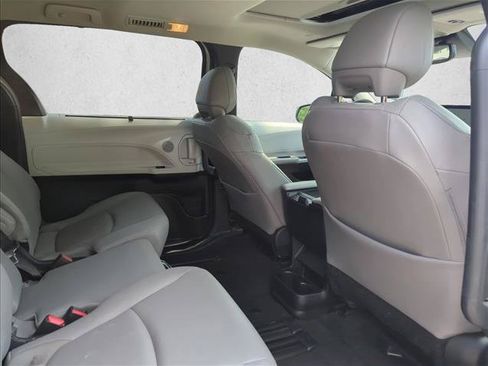 Used 2026 Toyota Sienna XLE FWD image 30