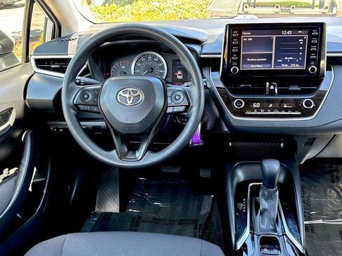 Used 2020 Toyota Corolla LE image 16