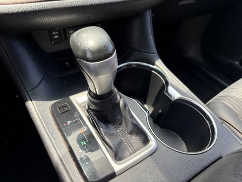 Used 2019 Toyota Highlander Plus FWD image 9