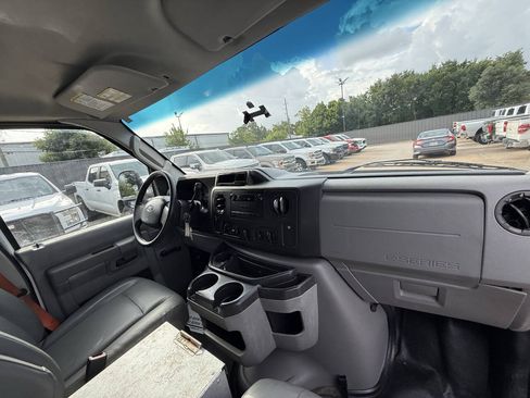 Used 2014 Ford E-150 and Econoline 150 RWD image 13