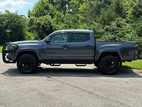Used 2021 Toyota Tacoma Limited w/ Nightshade Package AWD/4WD image 4