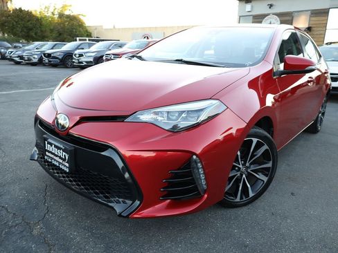 Used 2017 Toyota Corolla SE image 2