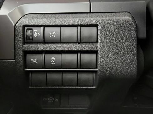 Used 2024 Toyota Tacoma SR5 AWD/4WD image 39