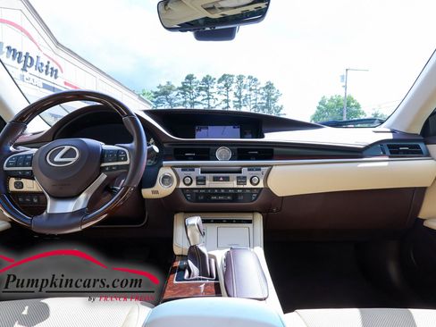 Used 2016 Lexus ES 350 w/ Luxury Package w/Wood Trim FWD image 32