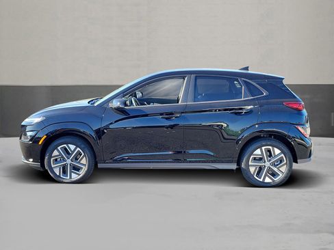 Used 2023 Hyundai Kona SE w/ Cargo Package image 3