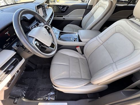 Used 2023 Lincoln Aviator Reserve w/ Equipment Group 201A image 18