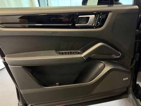 Certified 2021 Porsche Cayenne Coupe AWD/4WD image 15