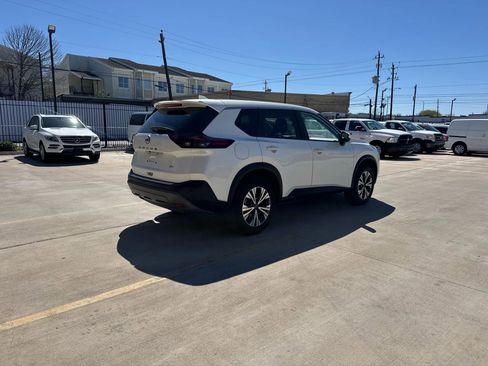 Used 2023 Nissan Rogue SV image 10