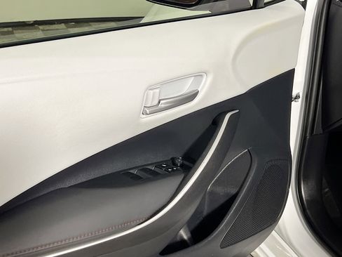 Used 2025 Toyota Corolla SE w/ Convenience Package image 17