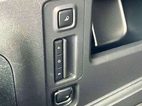 Used 2025 Ford Expedition Active image 13