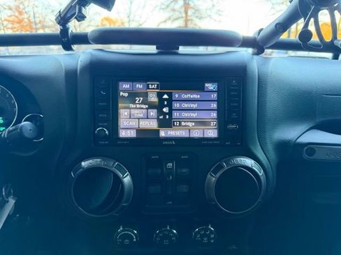 Used 2018 Jeep Wrangler Unlimited Sahara image 17