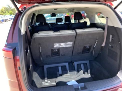Used 2022 Kia Carnival EX FWD image 23