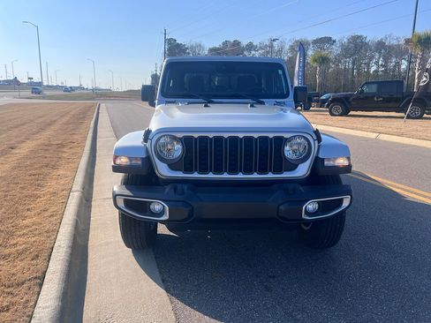 Used 2024 Jeep Gladiator Sport image 10