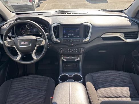 Used 2024 GMC Terrain SLE w/ Driver Convenience Package FWD image 4