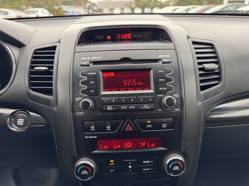 Used 2011 Kia Sorento EX image 17