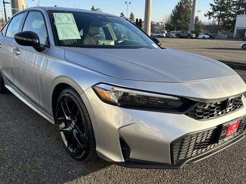 Used 2025 Honda Civic Sport image 3