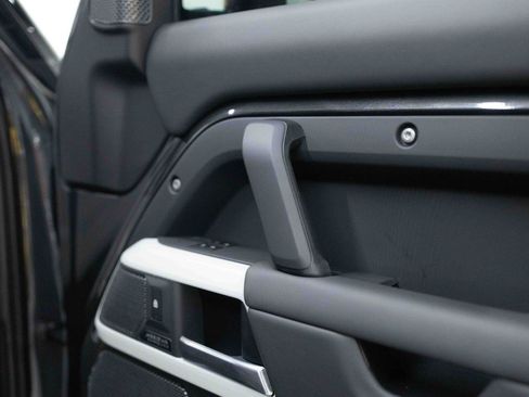 Used 2023 Land Rover Defender 90 SE AWD/4WD image 45