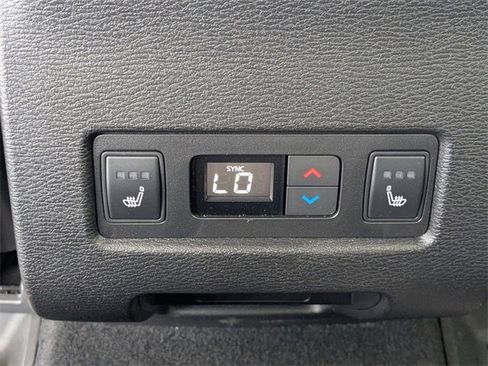 Used 2025 Mitsubishi Outlander SEL image 19