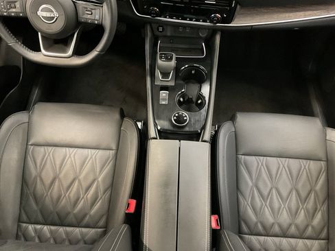 Used 2024 Nissan Rogue Platinum image 17