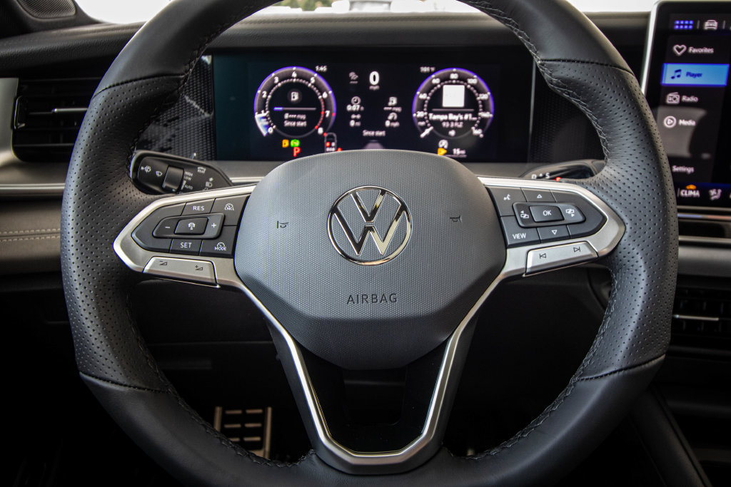 New 2026 Volkswagen Tiguan SE R-Line FWD image 35