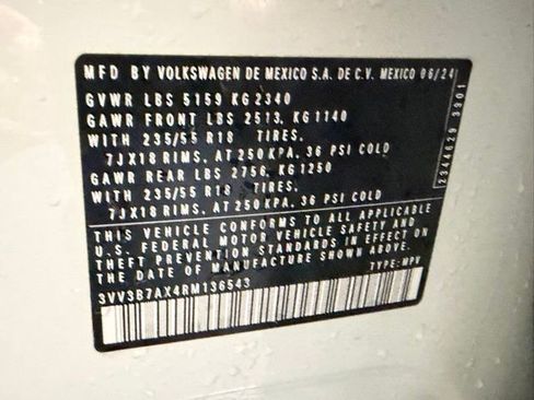 Used 2024 Volkswagen Tiguan SE image 35