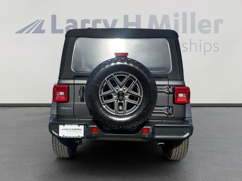 Used 2021 Jeep Wrangler Unlimited Sahara w/ Cold Weather Group image 4