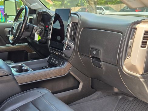 Used 2019 GMC Sierra 2500 Denali w/ Duramax Plus Package AWD/4WD image 29