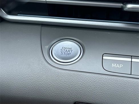 Certified 2025 Hyundai Elantra SEL image 36