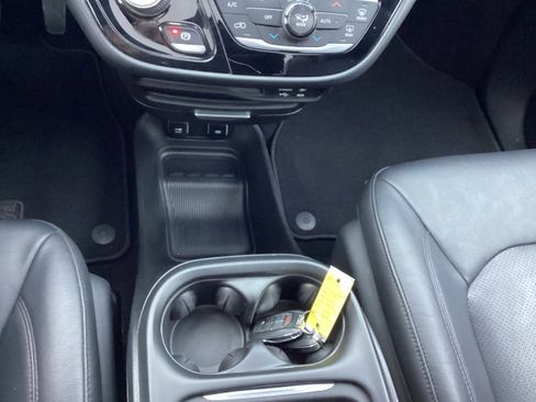 Used 2020 Chrysler Pacifica Touring-L w/ Advanced Safetytec Group image 22