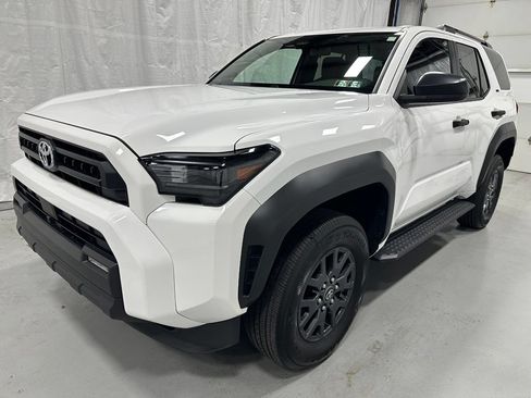 Used 2025 Toyota 4Runner SR5 AWD/4WD image 3