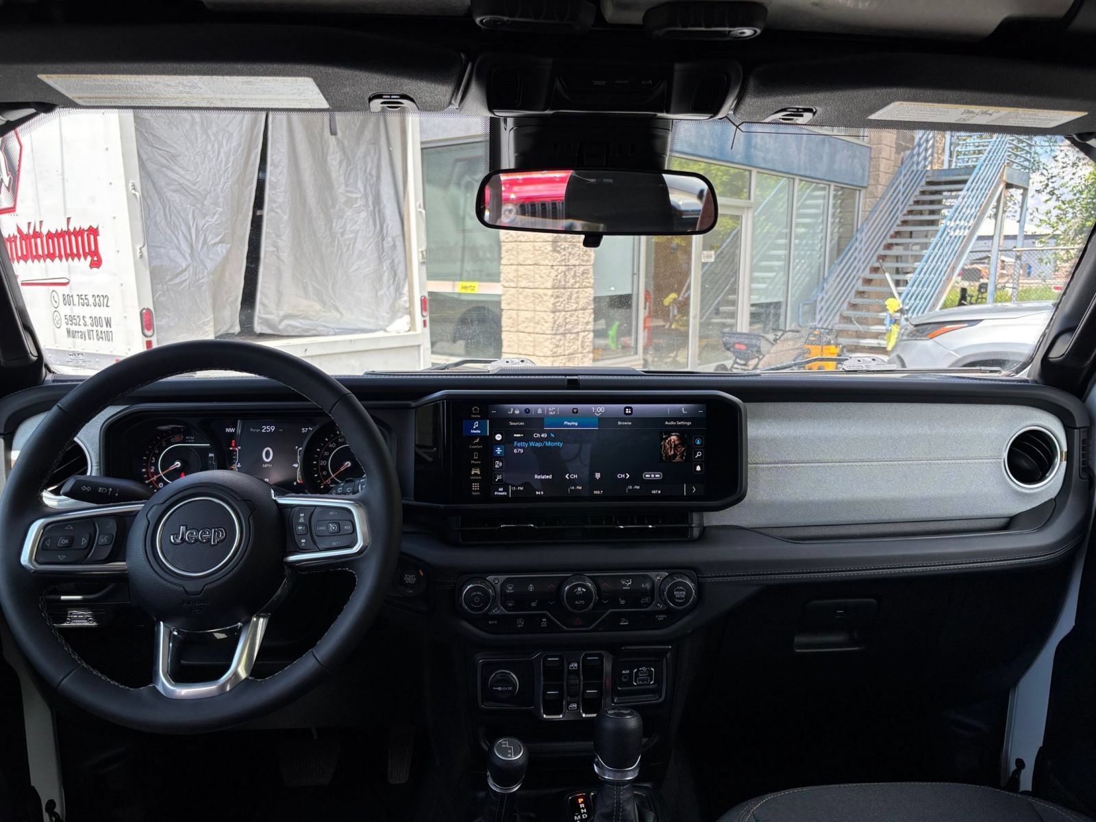 Used 2025 Jeep Wrangler Unlimited Sahara AWD/4WD image 32