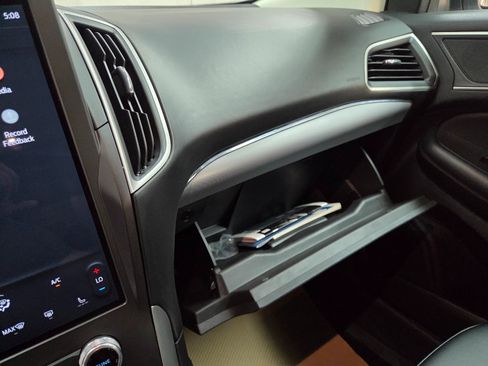 Used 2021 Ford Edge SEL image 32