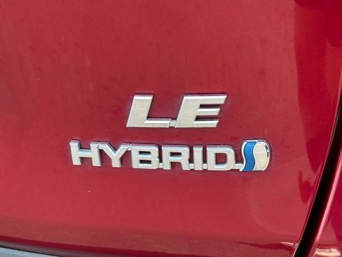 Used 2023 Toyota RAV4 LE AWD/4WD image 9