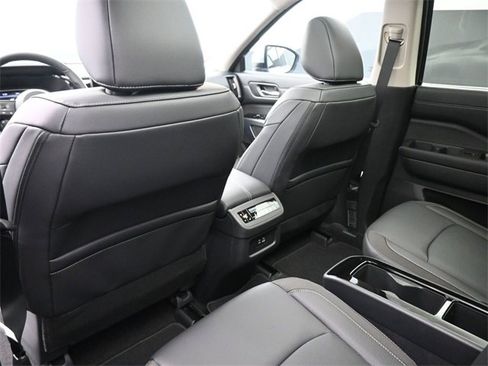 Used 2025 Nissan Pathfinder SL w/ SL Premium Package image 23