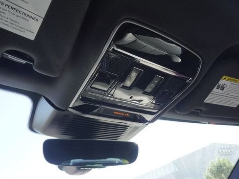 New 2025 Land Rover Range Rover Sport SE image 16