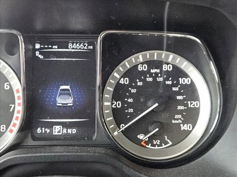 Used 2018 Nissan Titan SV w/ SV Convenience Package image 6