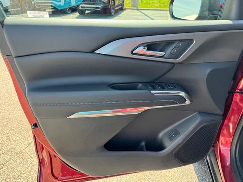 Used 2025 Chevrolet Traverse LT w/ LPO, Floor Liner Package AWD/4WD image 9