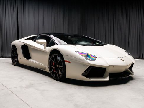 Used 2015 Lamborghini Aventador LP 700-4 image 20