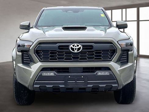 Used 2025 Toyota Tacoma TRD Sport RWD image 2